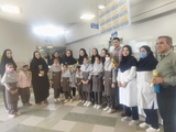 بازدید و قدردانی مدیر و دانش آموزان مدرسه مهر تابان شهر قیر از پرستاران بیمارستان امام محمدباقر(ع)